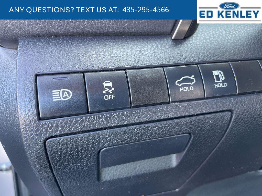 Used 2020 Toyota Camry XSE FWD image 19