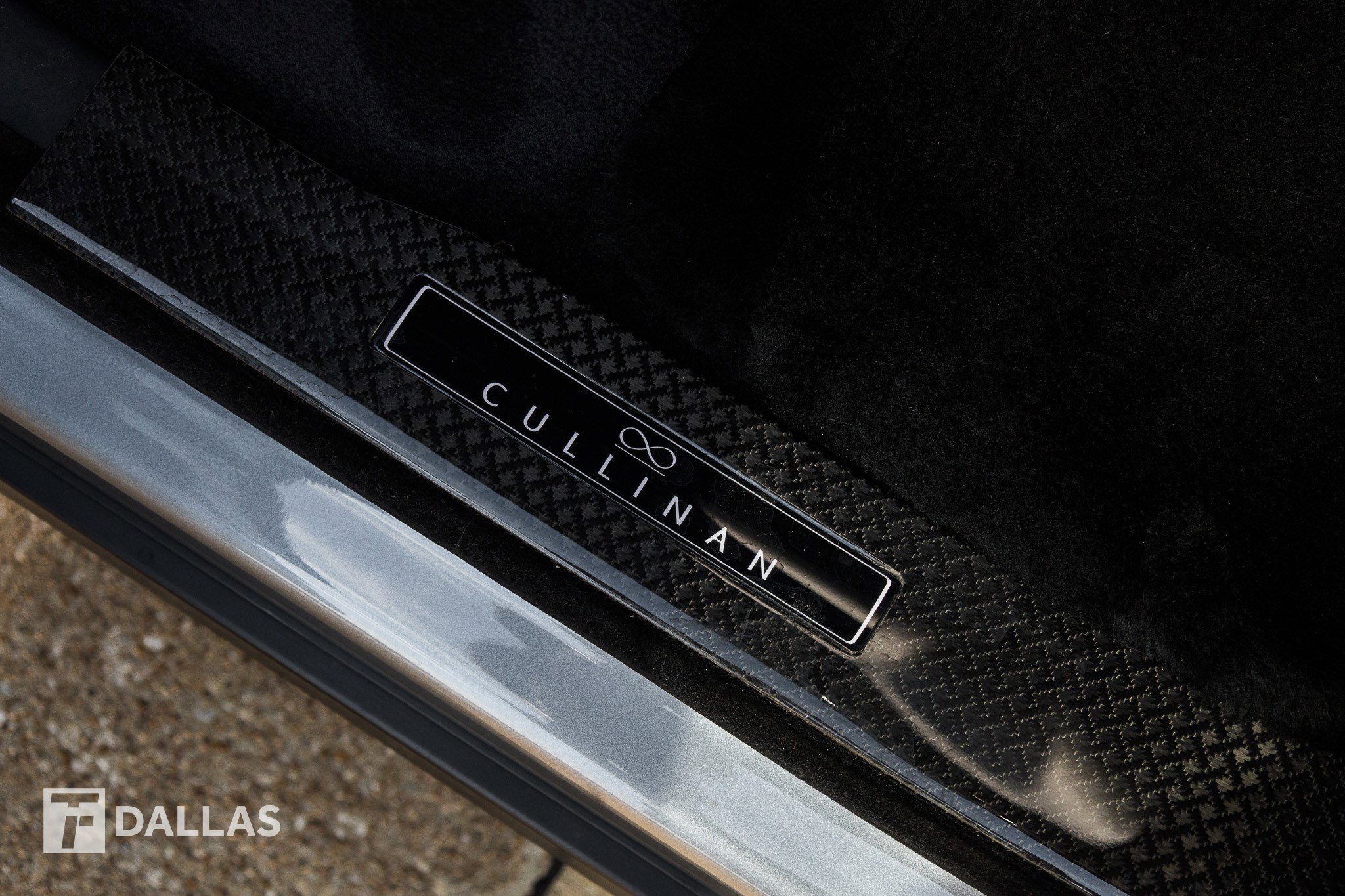 Used 2022 Rolls-Royce Cullinan Black Badge w/ Dark Exterior Package image 41