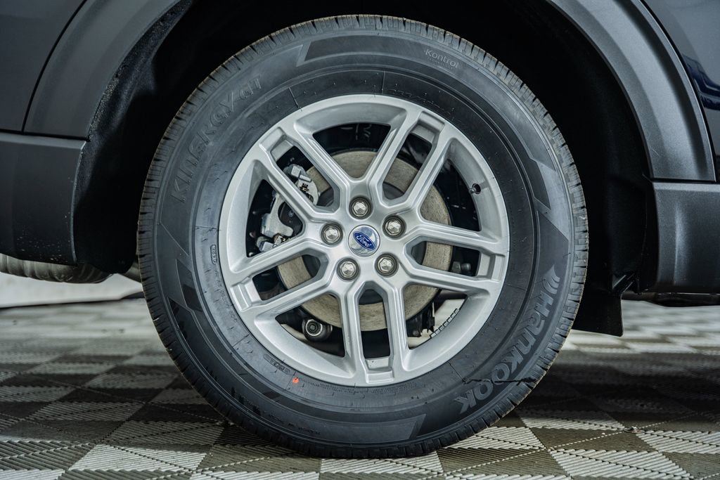 New 2026 Ford Explorer Active RWD image 18