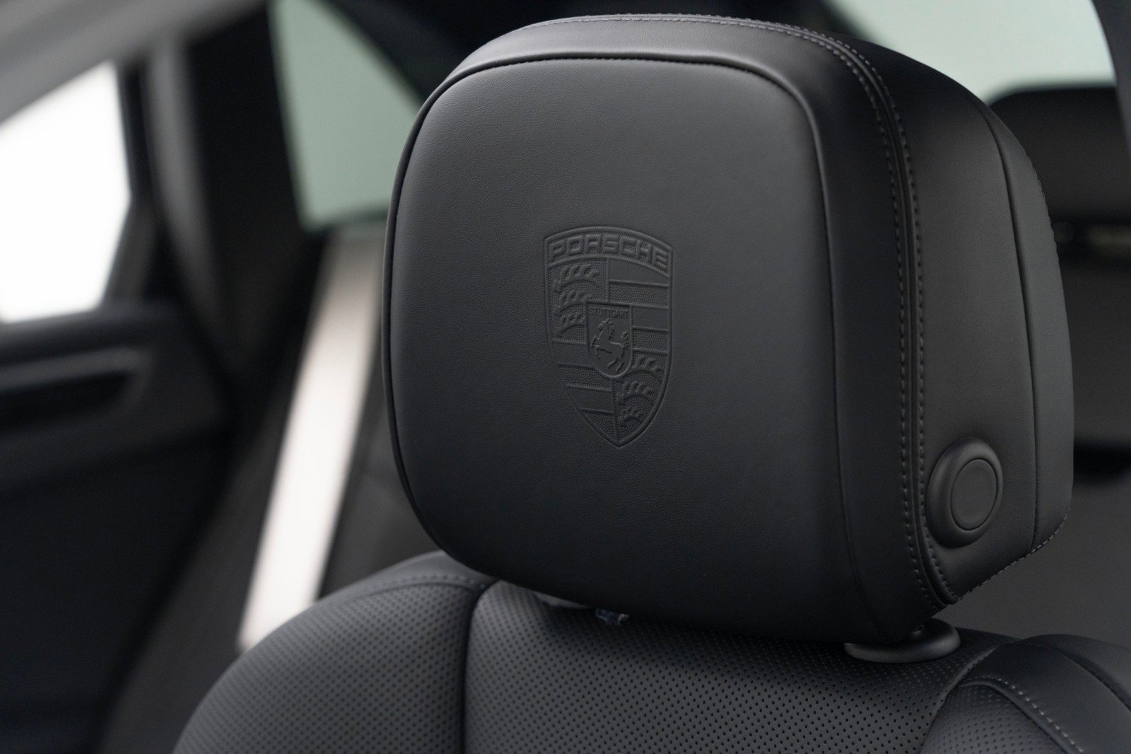 New 2025 Porsche Macan image 19