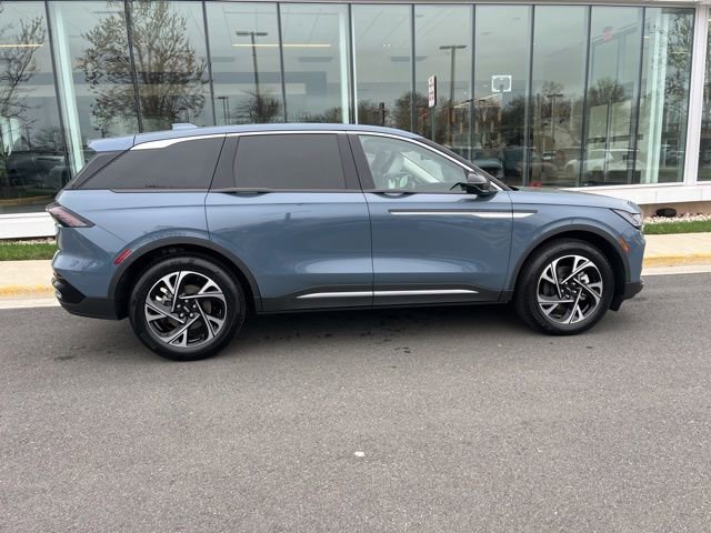 Used 2026 Lincoln Nautilus Premier image 9