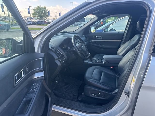 Used 2018 Ford Explorer XLT w/ Equipment Group 202A image 11