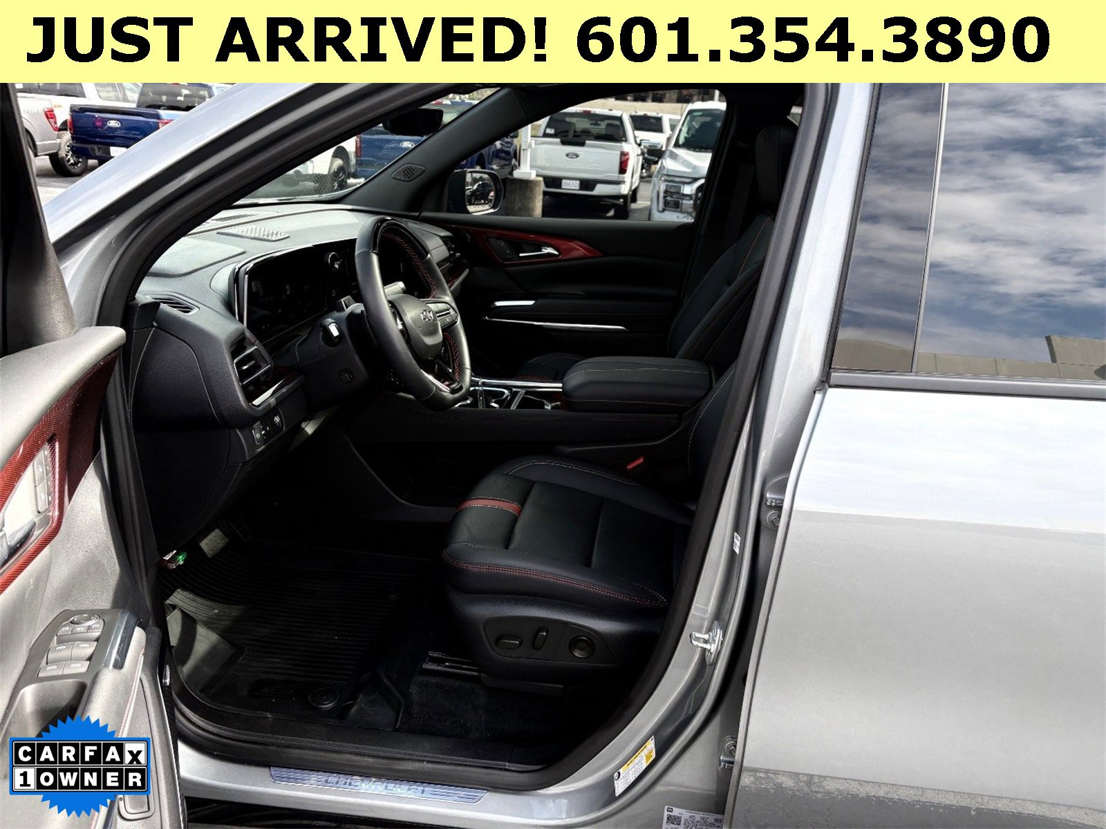 Used 2024 Chevrolet Traverse RS image 10