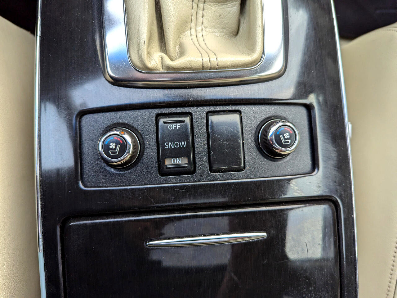 Used 2010 INFINITI FX35 AWD w/ Navigation Pkg image 26