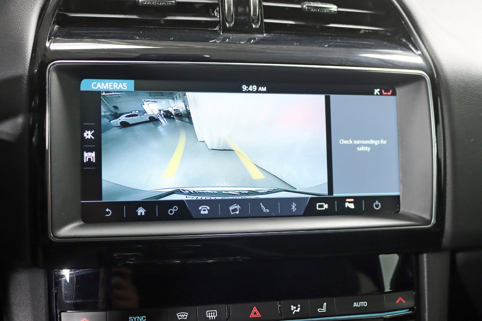 Used 2019 Jaguar F-PACE Premium image 19