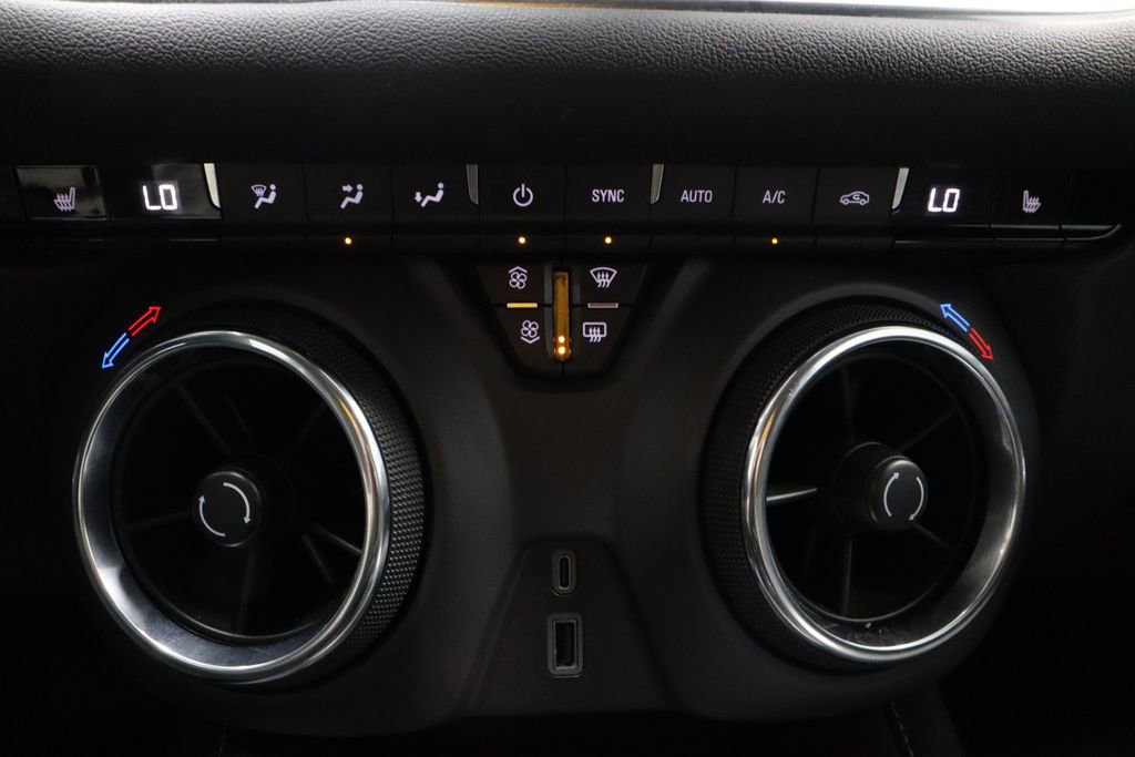 Used 2025 Chevrolet Blazer LT FWD image 29