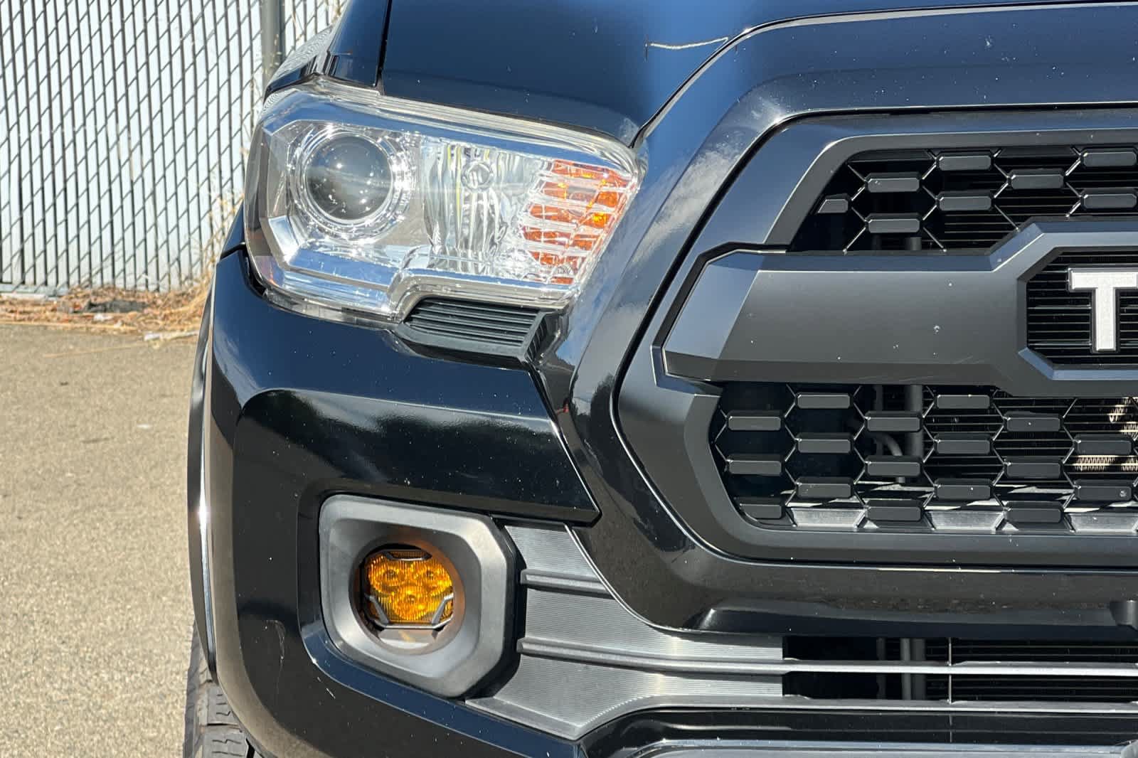 Used 2021 Toyota Tacoma SR5 w/ Technology Package AWD/4WD image 17
