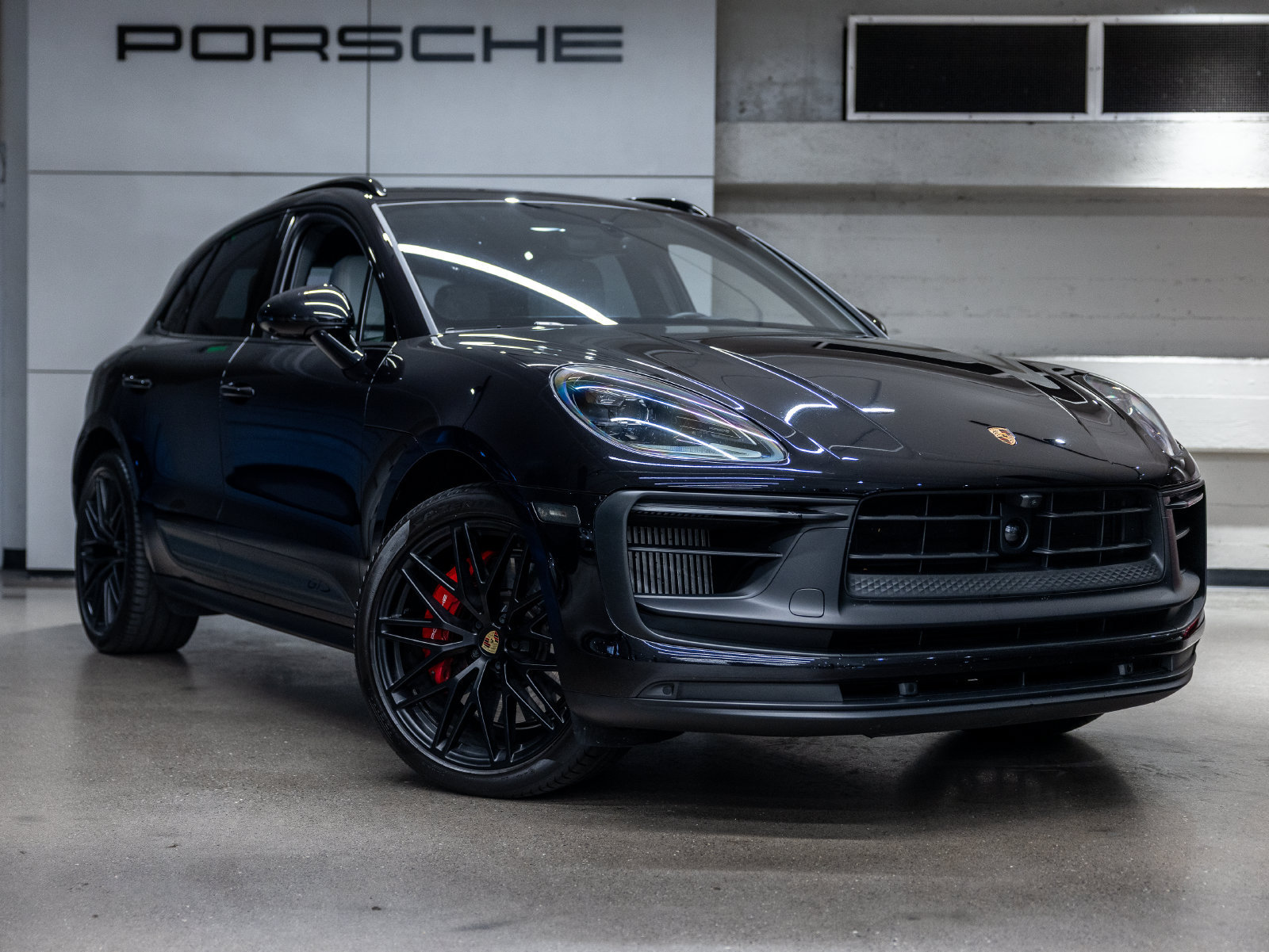 Certified 2024 Porsche Macan GTS AWD/4WD image 10