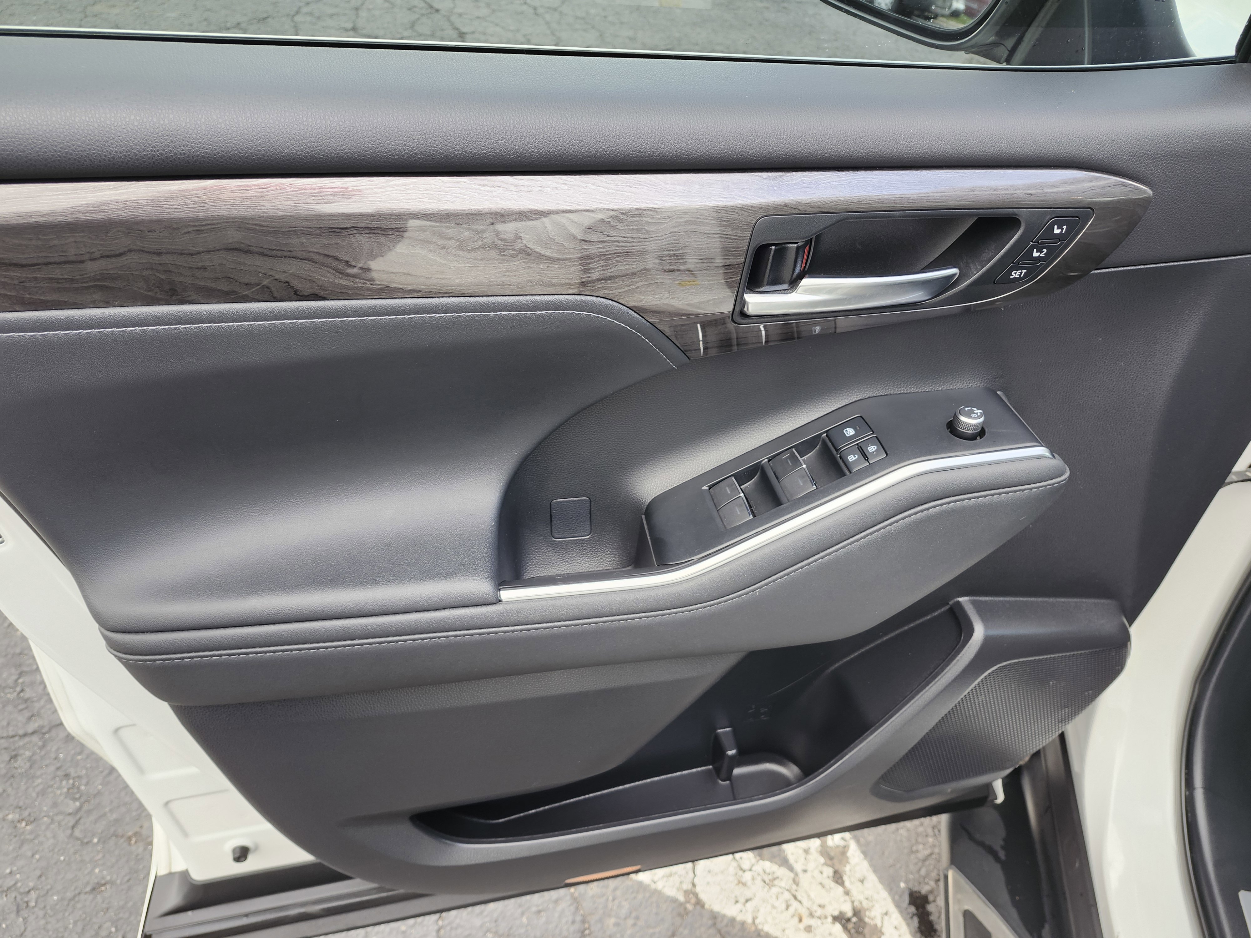 Used 2021 Toyota Highlander Limited image 33