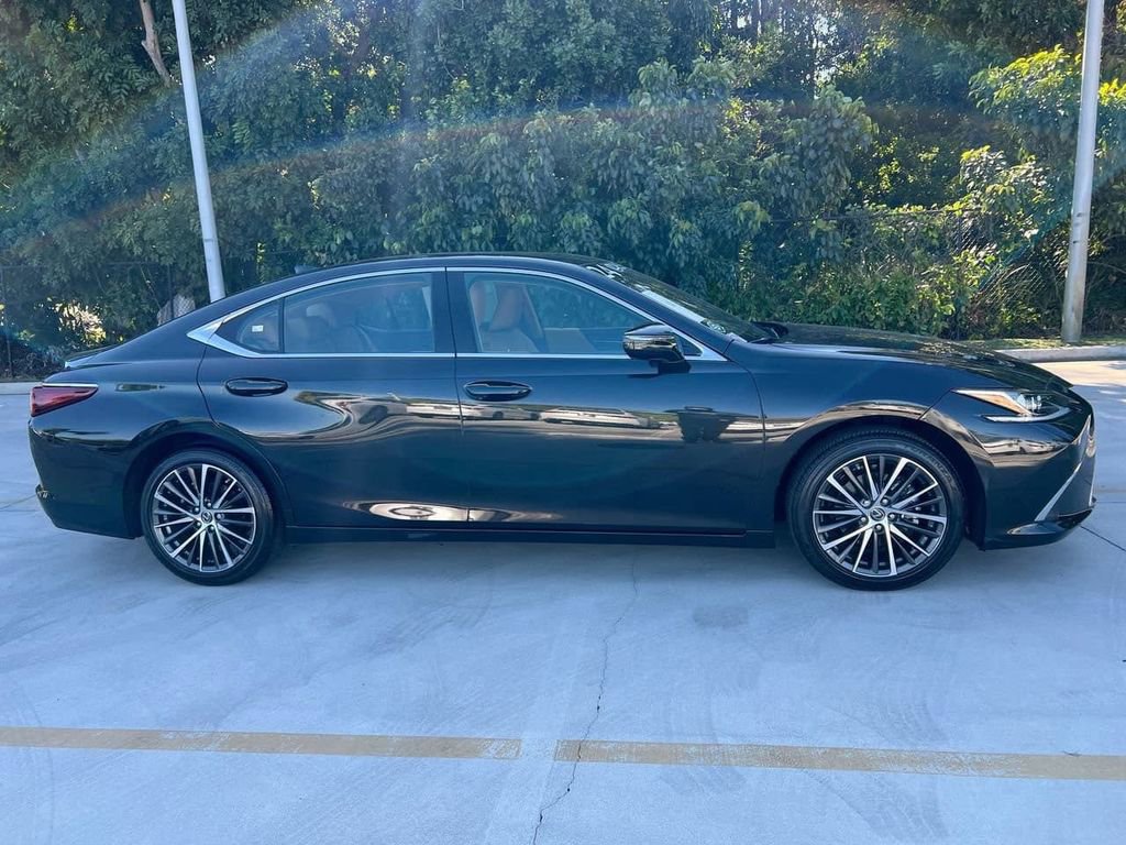 Certified 2024 Lexus ES 350 w/ Premium Package image 8