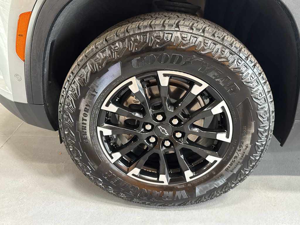 Used 2025 Chevrolet Traverse Z71 w/ Enhanced Driving Package AWD/4WD image 9