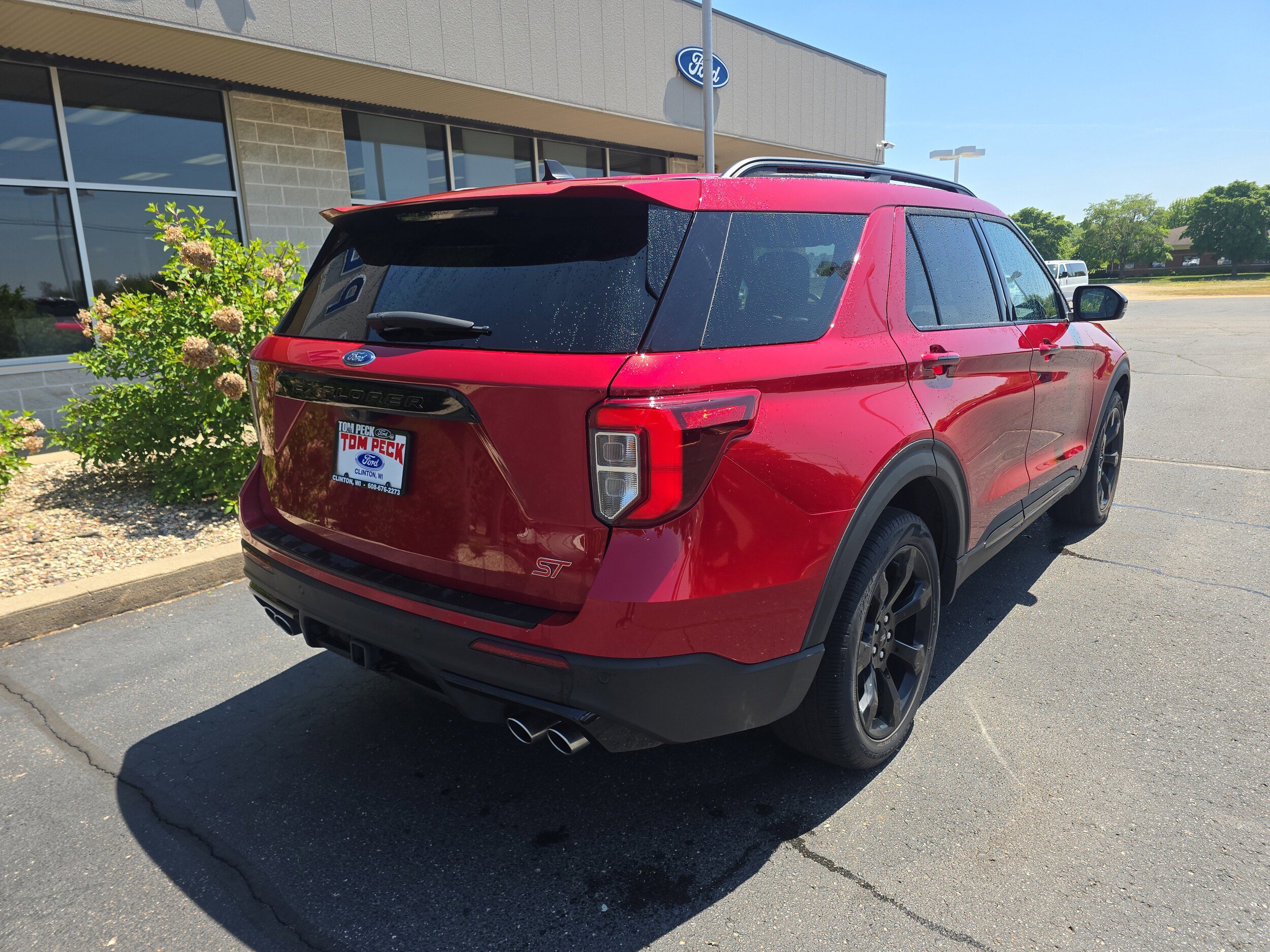 Used 2023 Ford Explorer ST w/ Equipment Group 401A AWD/4WD image 2