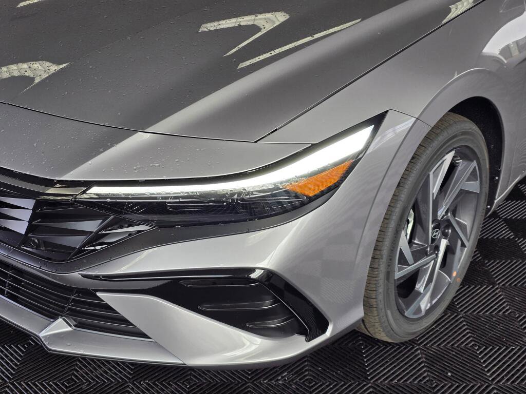 New 2026 Hyundai Elantra Limited image 11
