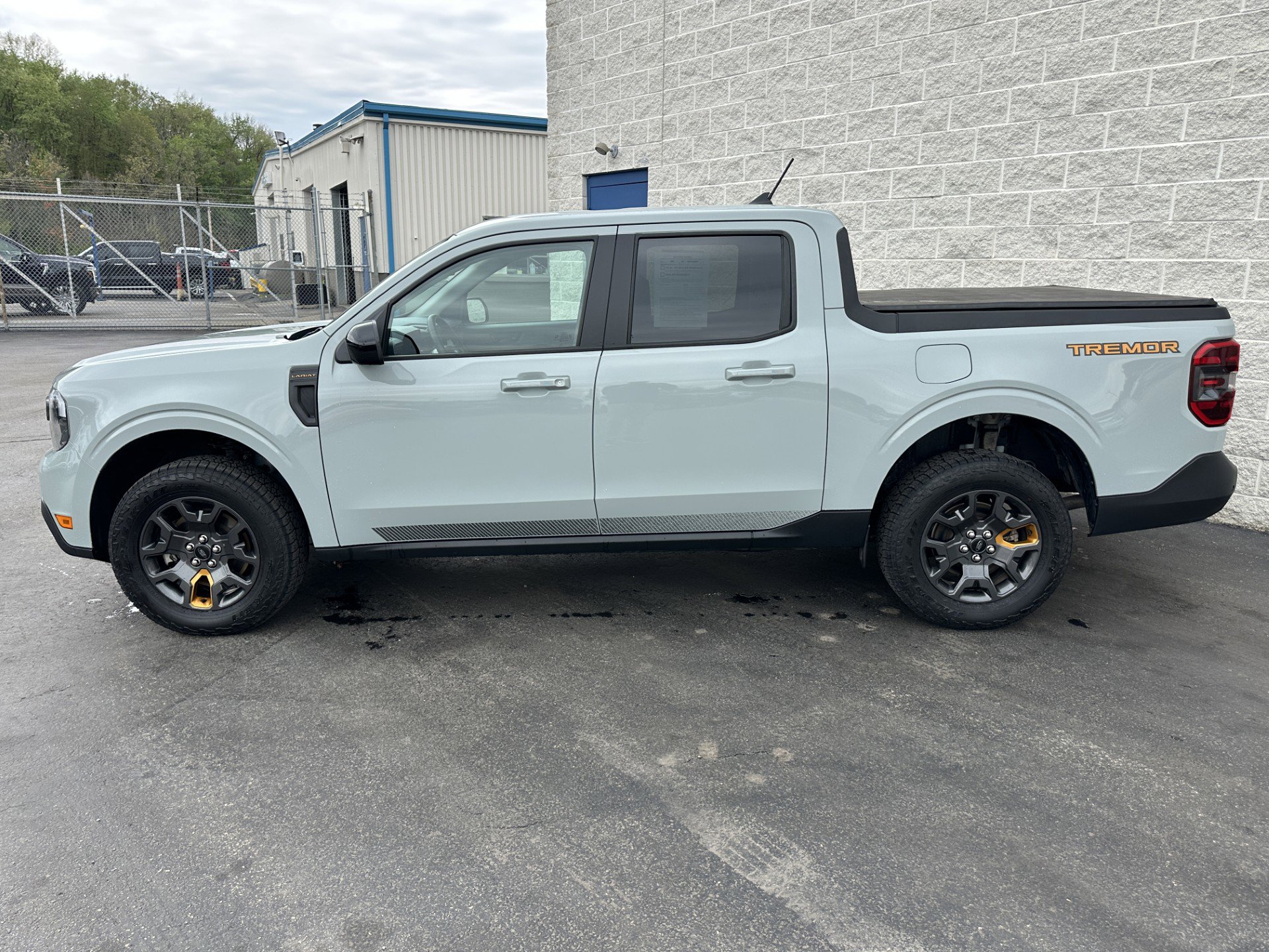 Certified 2024 Ford Maverick Tremor w/ Tremor Off-Road Package AWD/4WD image 4
