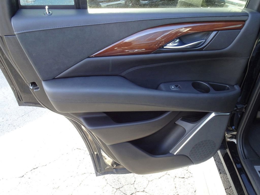 Used 2019 Cadillac Escalade Premium Luxury image 17