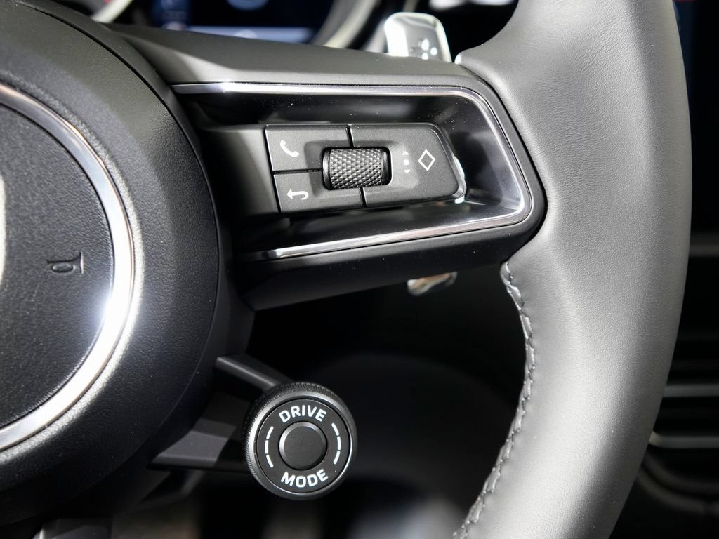 Certified 2026 Porsche Macan AWD/4WD image 24