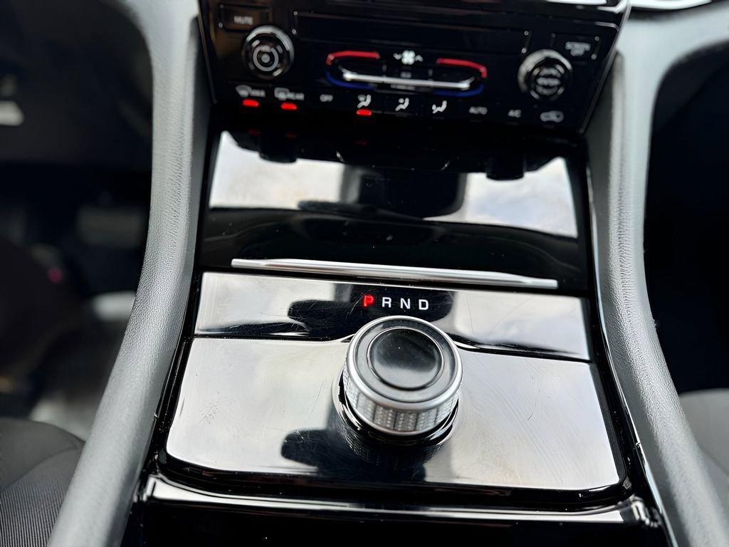 Used 2023 Jeep Grand Cherokee Laredo image 21