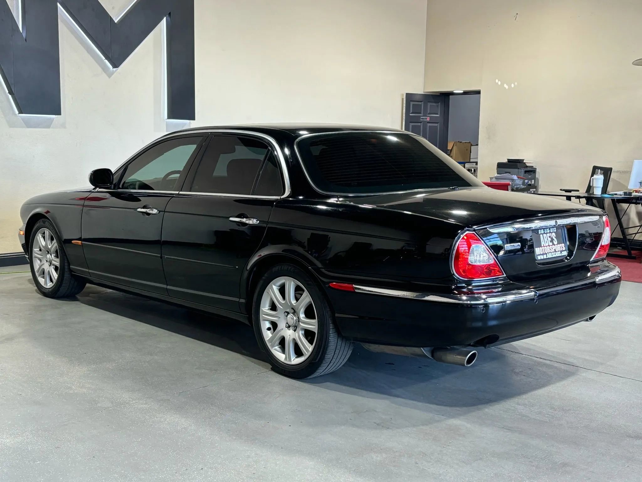 Used 2004 Jaguar XJ8 image 10