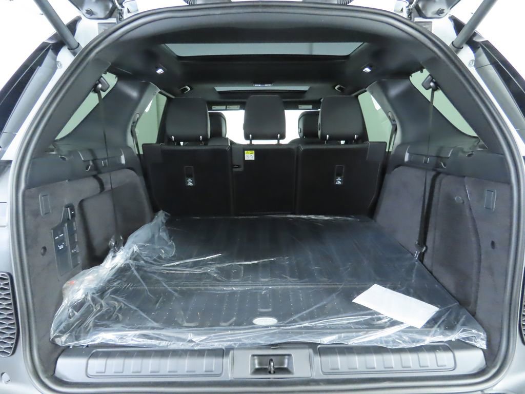 Used 2025 Land Rover Discovery S image 29