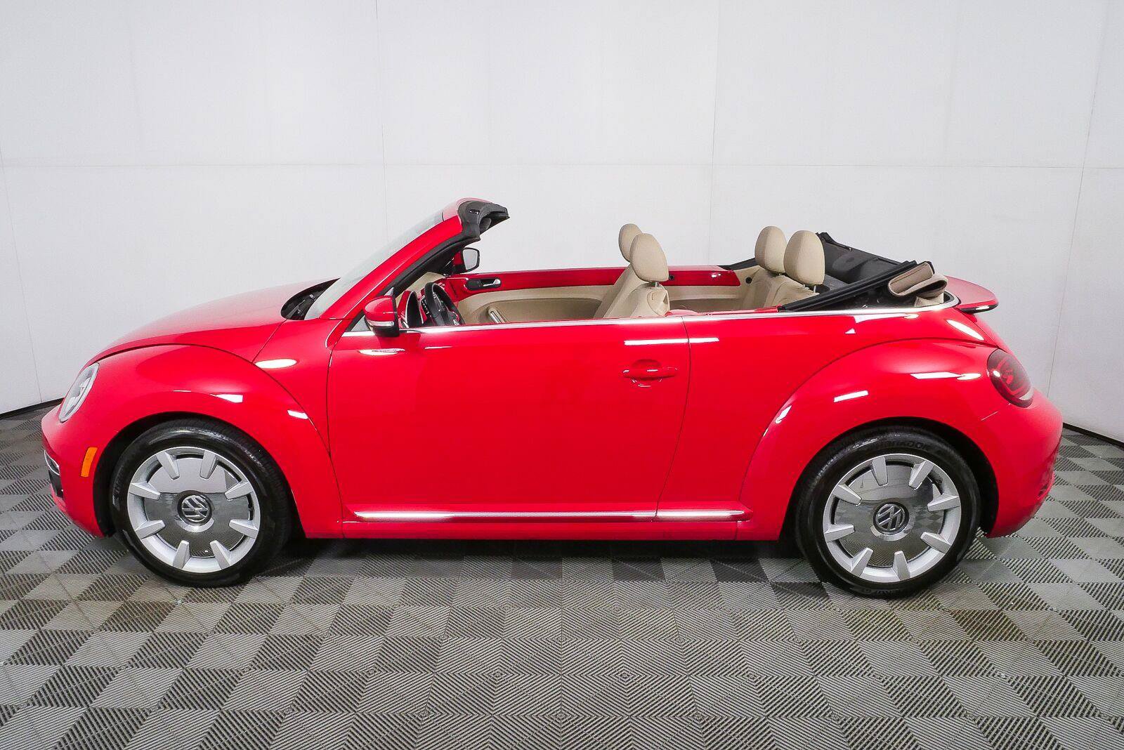 Used 2019 Volkswagen Beetle 2.0T SE w/ SE Premium Package FWD image 27