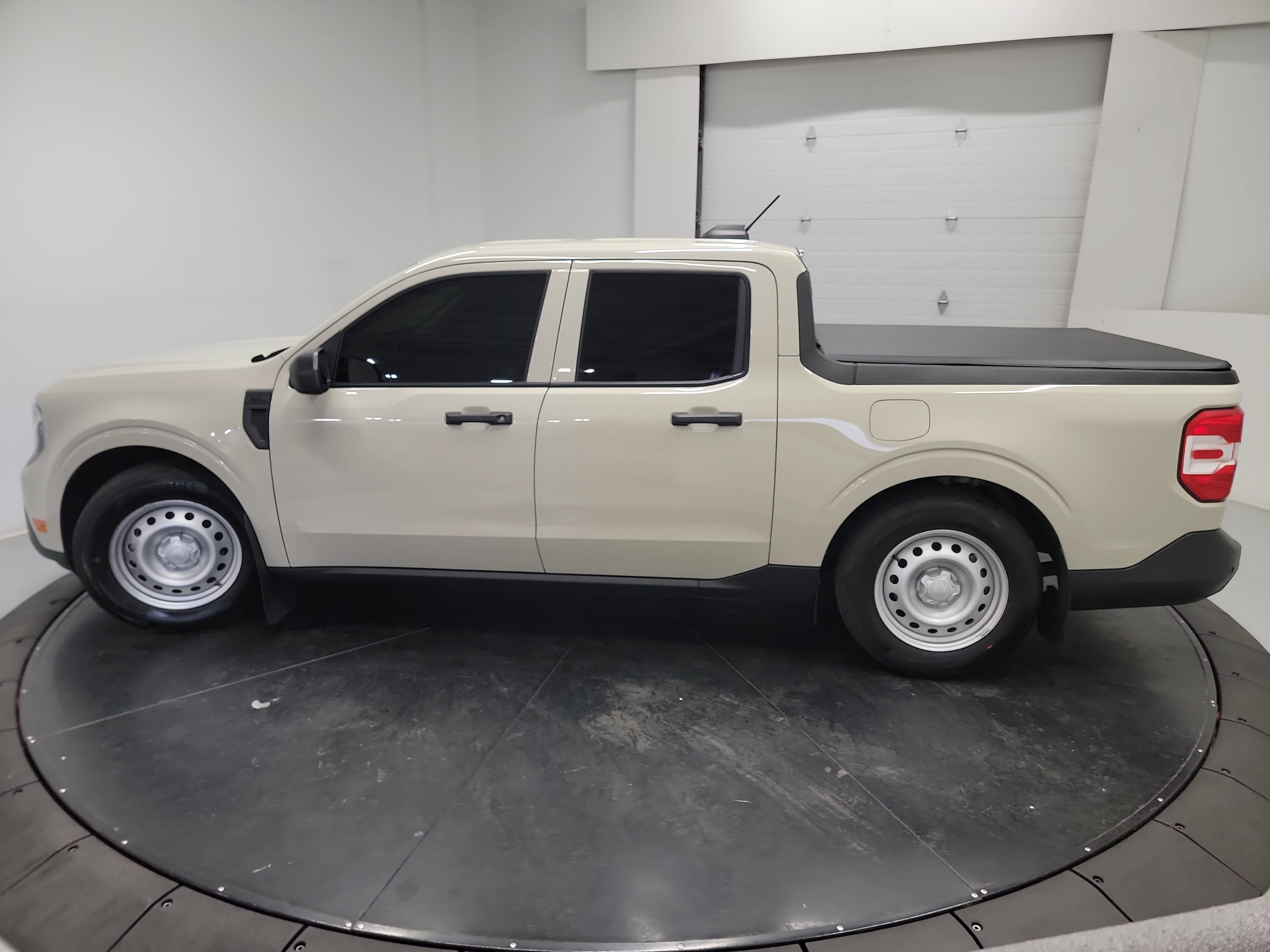 Used 2025 Ford Maverick XL w/ 4K Tow Package AWD/4WD image 4