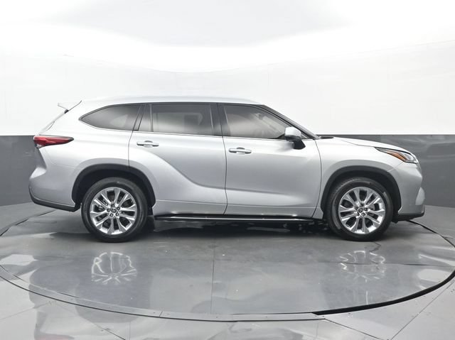 Used 2021 Toyota Highlander Limited FWD video 2