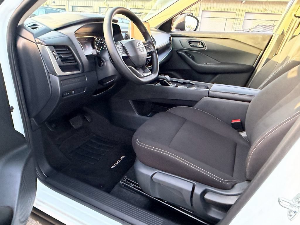 Used 2025 Nissan Rogue S FWD image 11