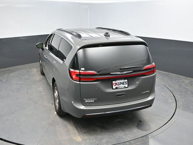 Used 2023 Chrysler Pacifica Limited FWD image 33