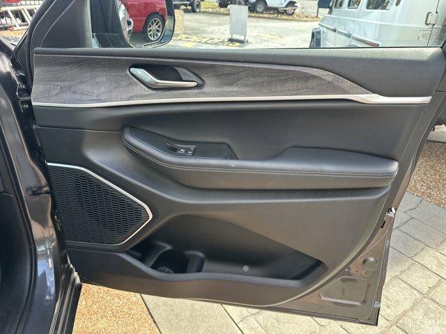 New 2025 Jeep Grand Cherokee L Limited w/ Luxury Tech Group II image 12