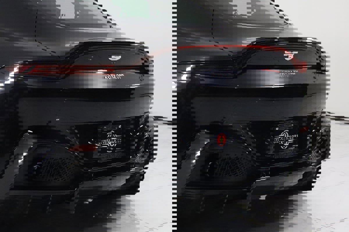 Used 2019 Aston Martin V8 Vantage Coupe image 18