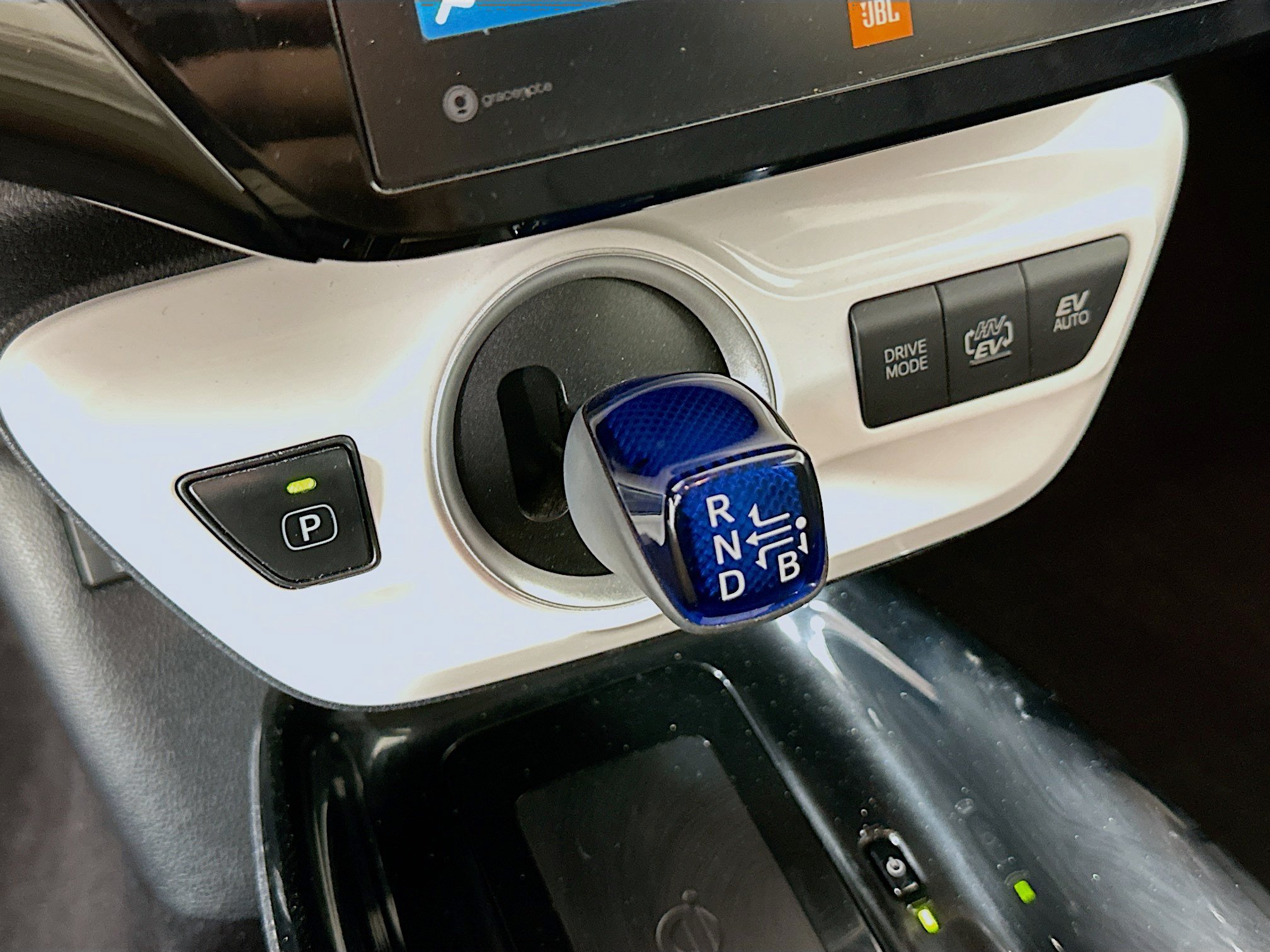 Used 2017 Toyota Prius Prime Advanced FWD image 25