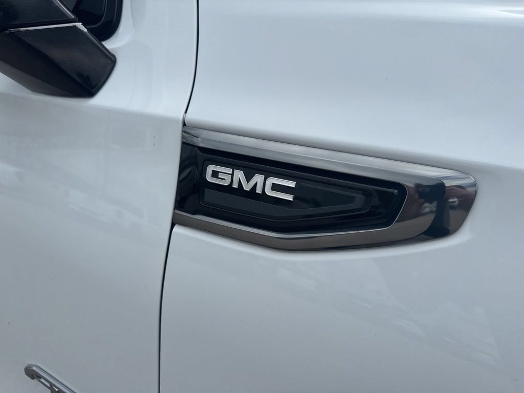Used 2021 GMC Yukon XL AT4 w/ AT4 Premium Package AWD/4WD image 6