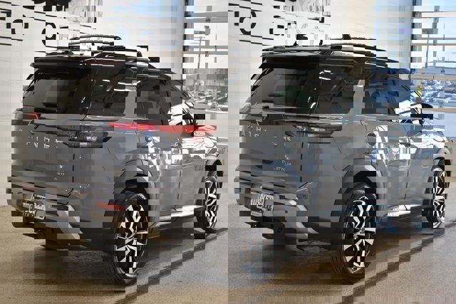 Used 2024 Nissan Pathfinder Platinum w/ Cargo Package image 4