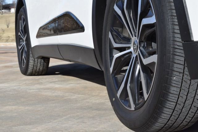 Used 2023 Toyota Crown Limited image 13