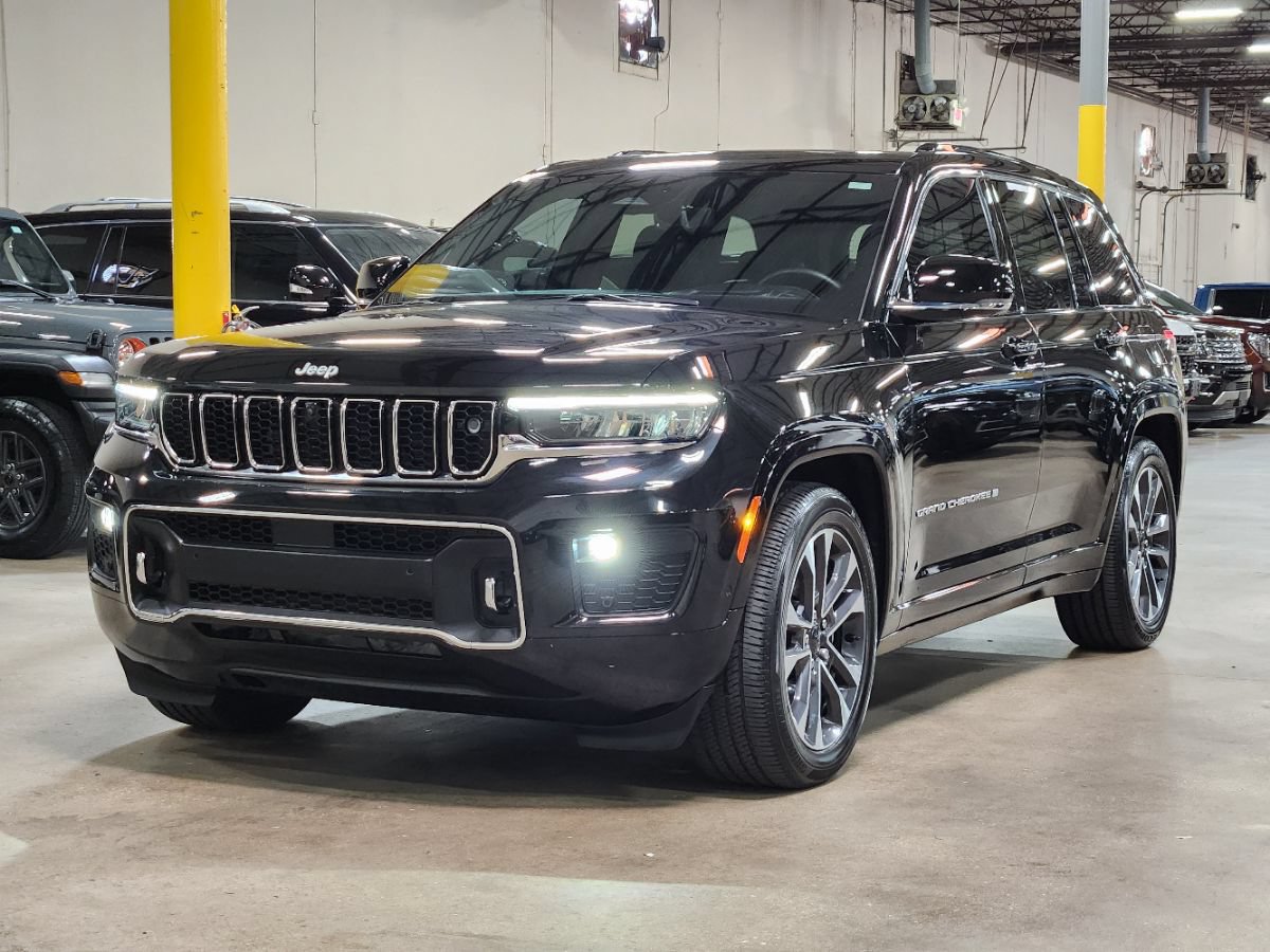 Used 2025 Jeep Grand Cherokee Overland w/ Adv Protech Group III AWD/4WD image 4