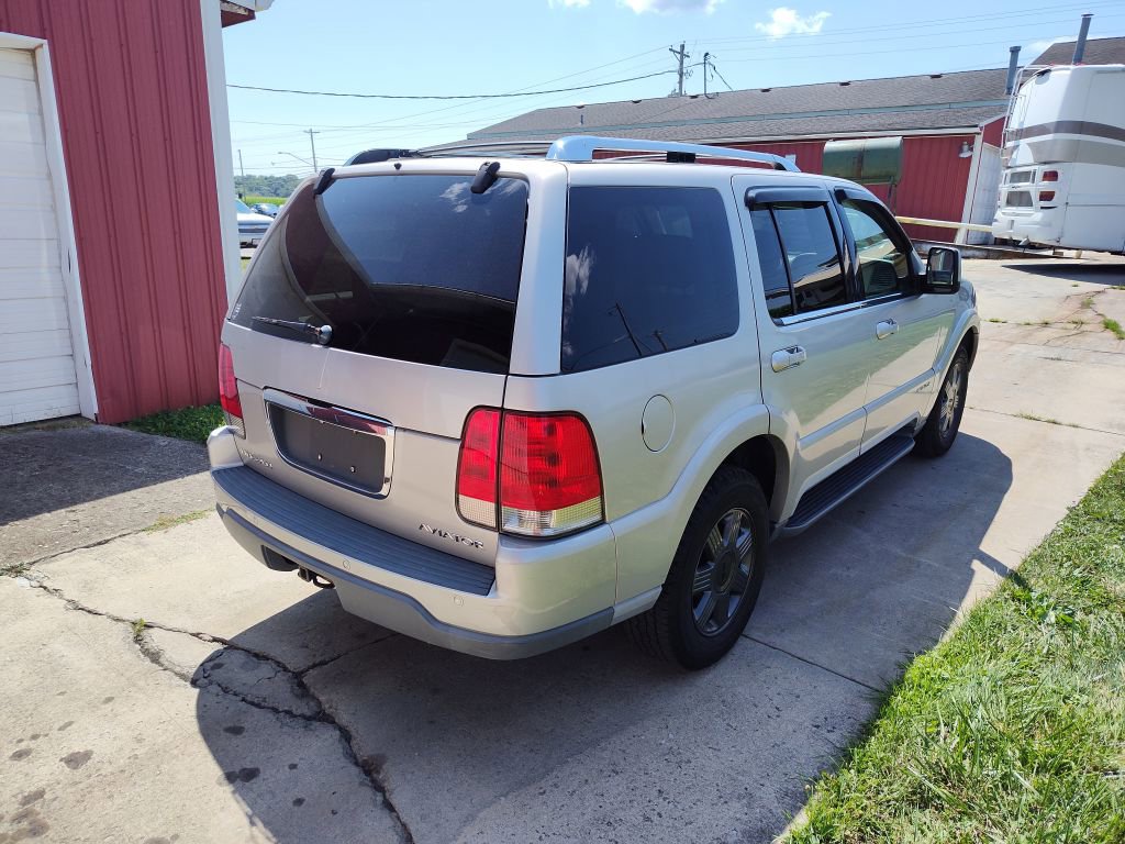 Used 2004 Lincoln Aviator AWD image 3
