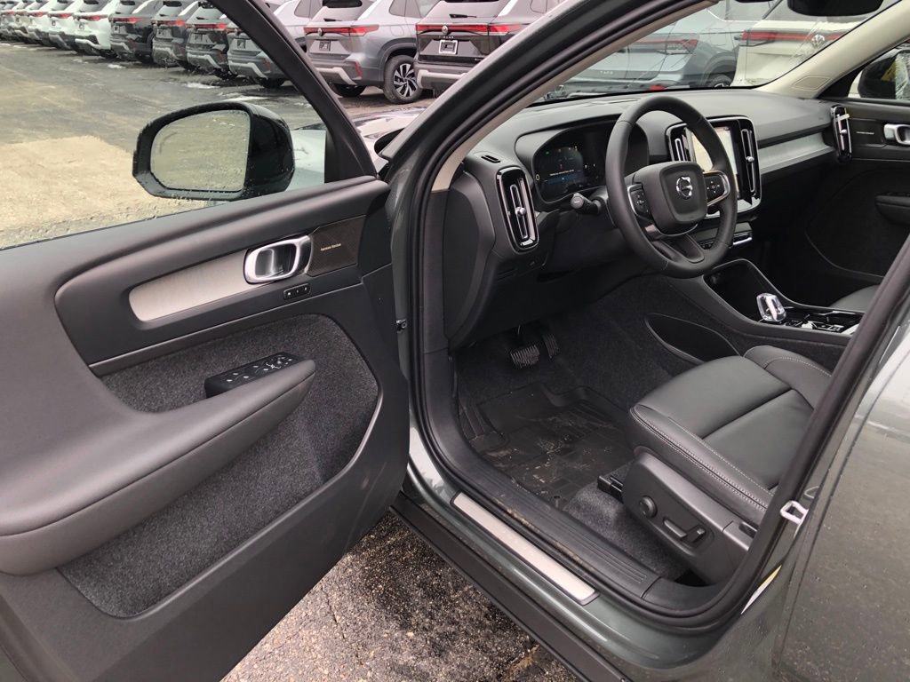 New 2026 Volvo XC40 B5 Plus w/ Protection Package Premier AWD/4WD image 10