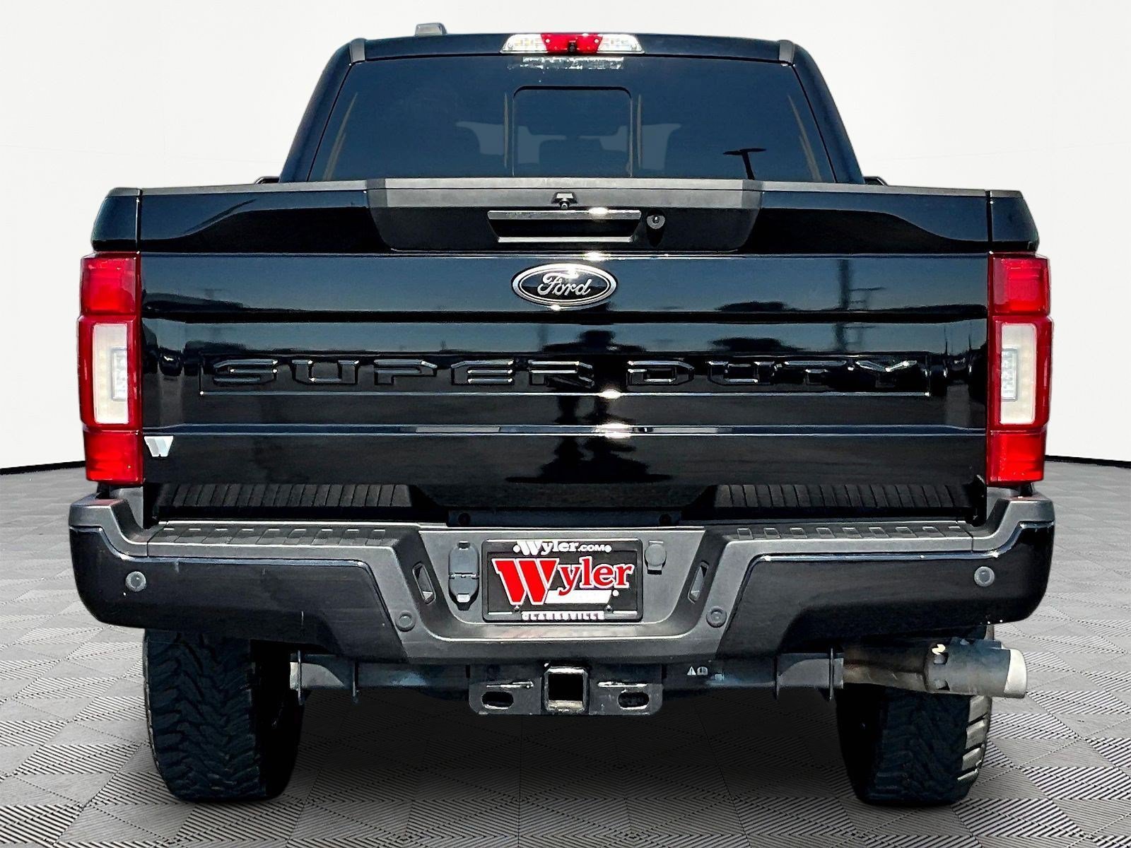 Used 2022 Ford F250 Lariat w/ Black Appearance Pkg AWD/4WD image 5