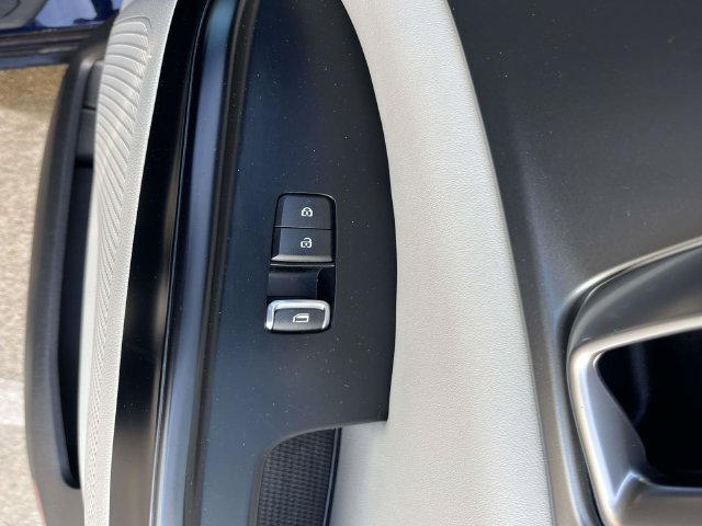Used 2024 Kia Carnival LX FWD image 19
