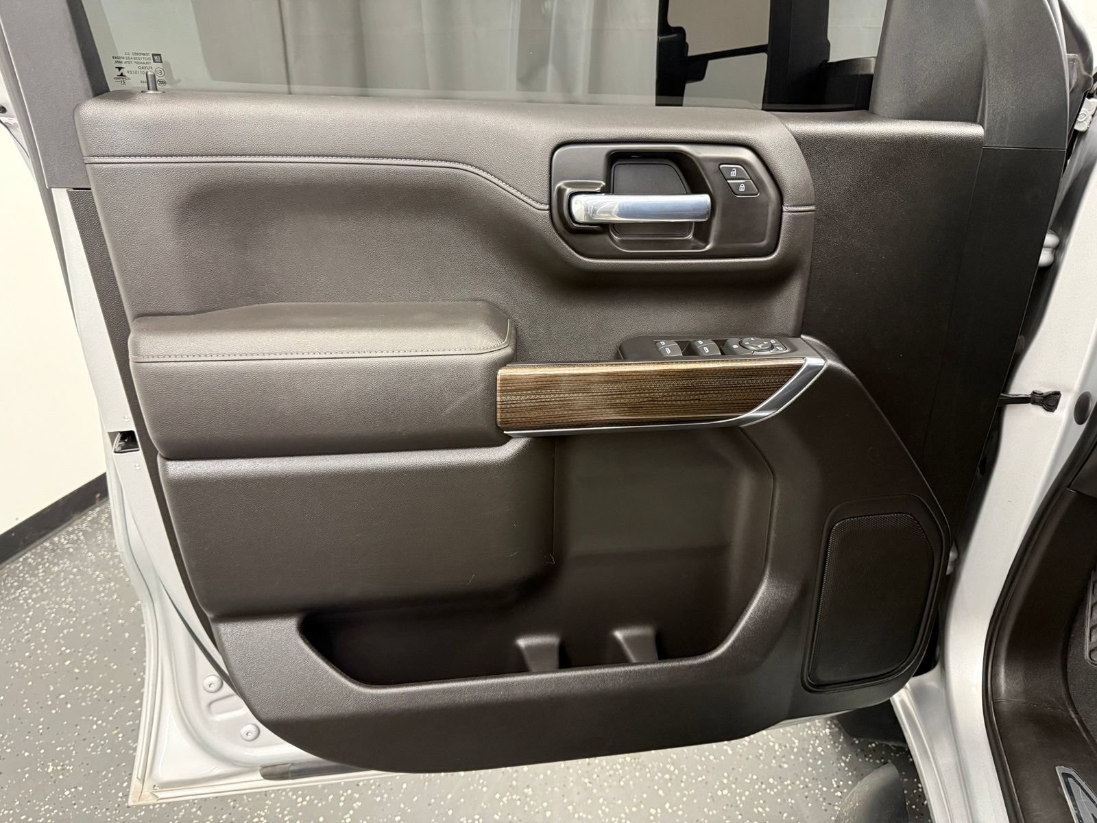 Used 2022 Chevrolet Silverado 1500 LT Trail Boss w/ Bed Protection Package AWD/4WD image 9