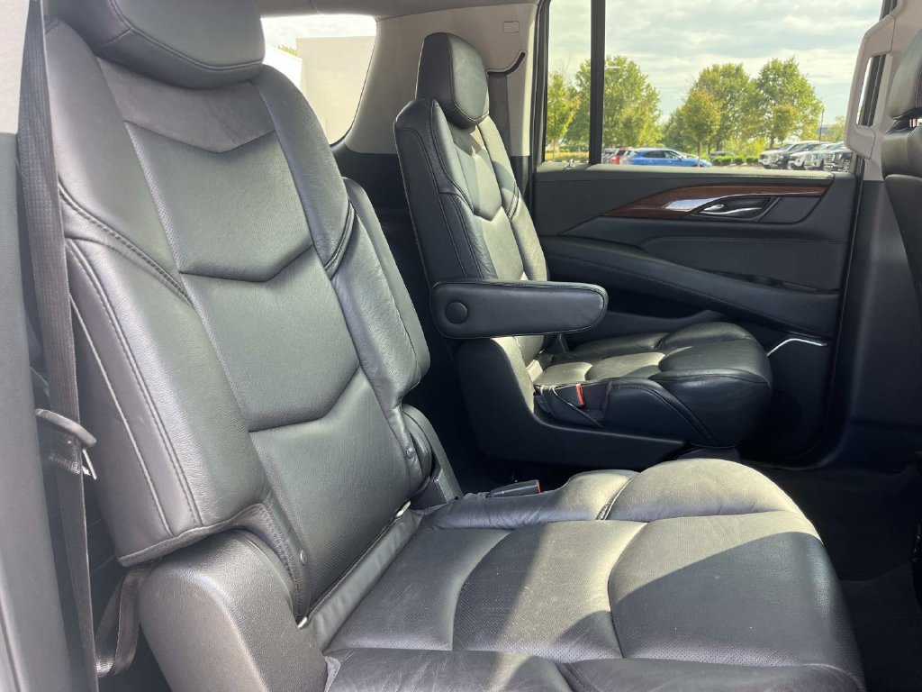Used 2018 Cadillac Escalade ESV Premium Luxury AWD/4WD image 22