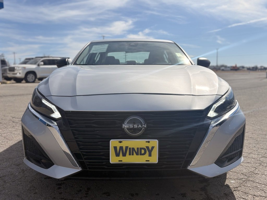 Used 2024 Nissan Altima 2.5 SV image 2