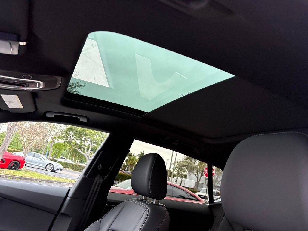 Used 2023 Audi Q8 Premium image 4