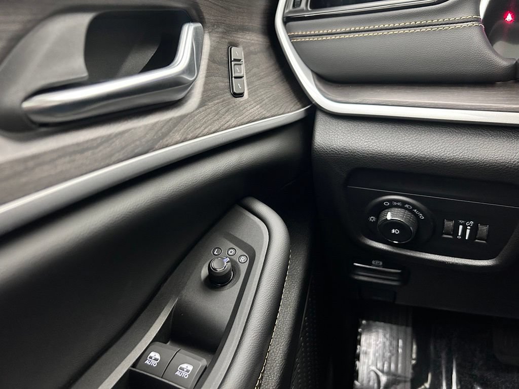 New 2026 Jeep Grand Cherokee Limited AWD/4WD image 19