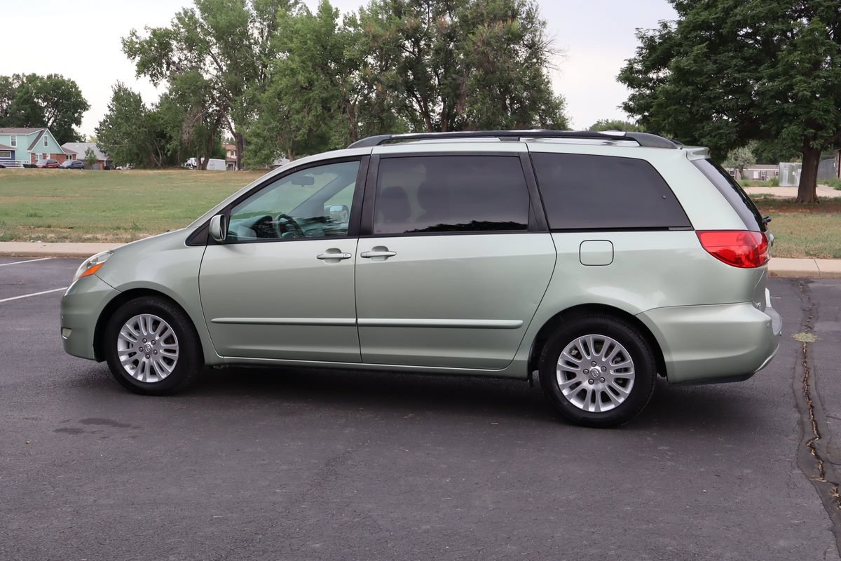 Used 2009 Toyota Sienna XLE FWD image 8