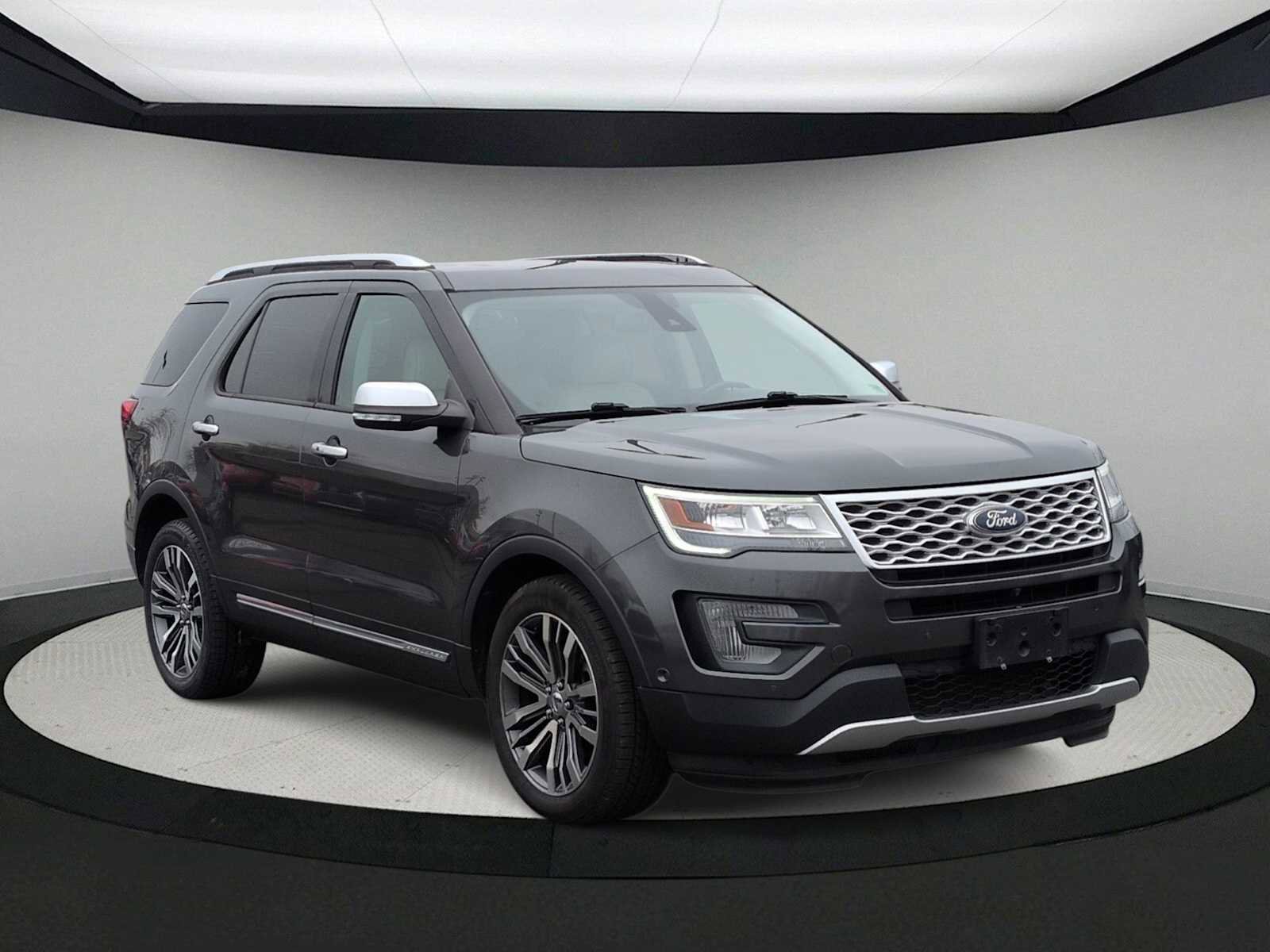 Used 2017 Ford Explorer Platinum image 2