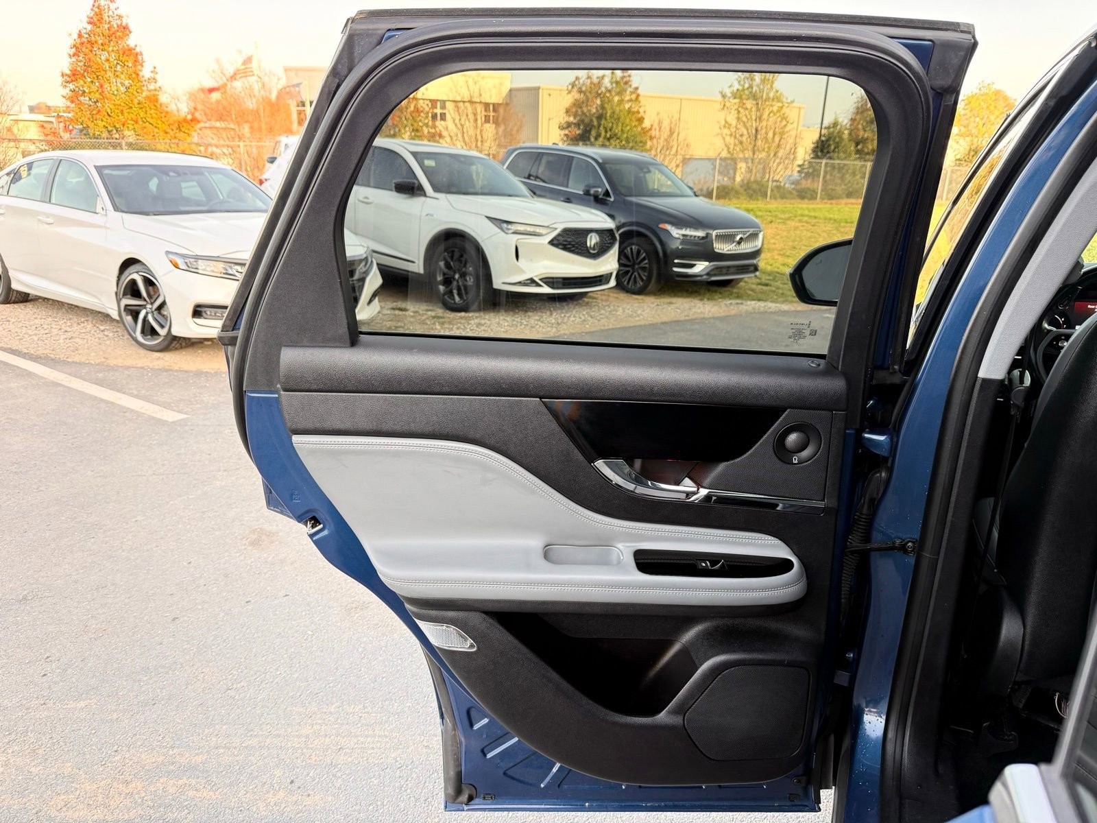 Used 2020 Lincoln Corsair Reserve image 21