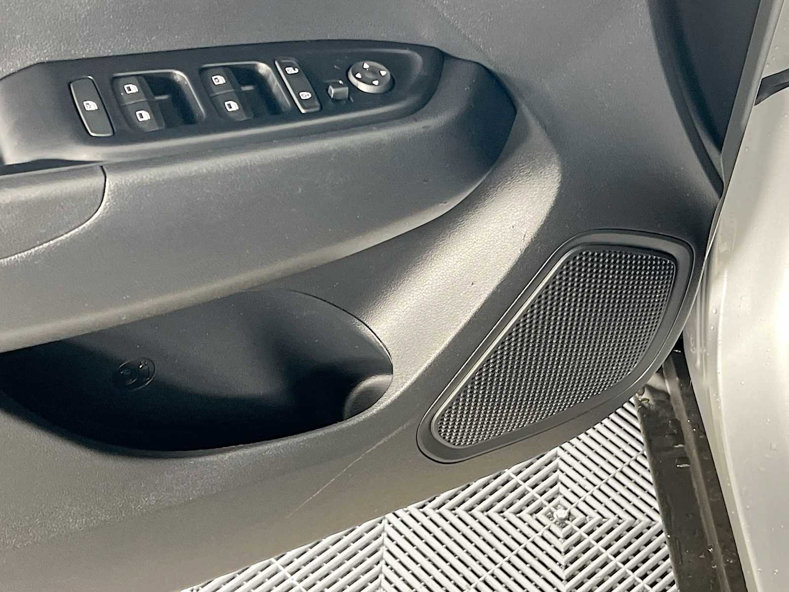 Certified 2023 Hyundai Venue SEL image 18