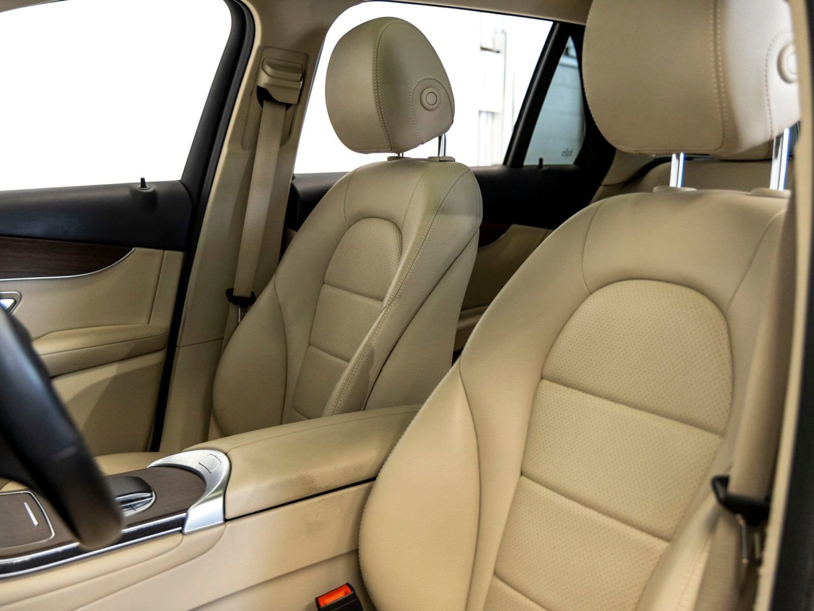 Used 2022 Mercedes-Benz GLC 300 4MATIC image 13