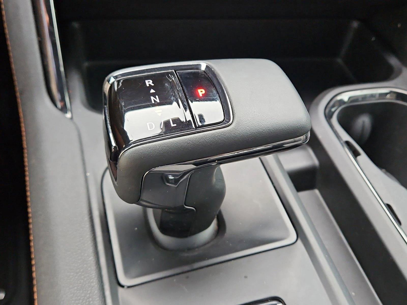 Used 2024 GMC Sierra 1500 AT4 w/ Technology Package AWD/4WD image 12
